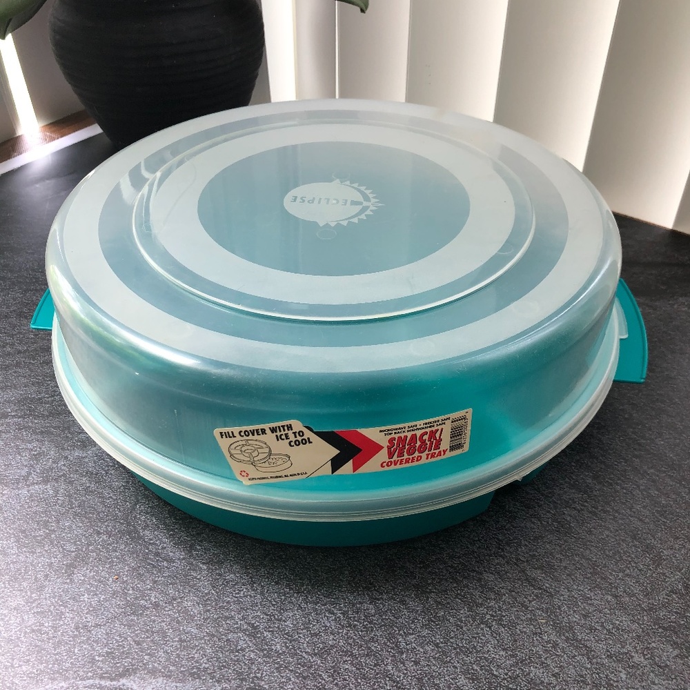 NWT Eclipse 5 Sectional Round Plastic Serving Tray